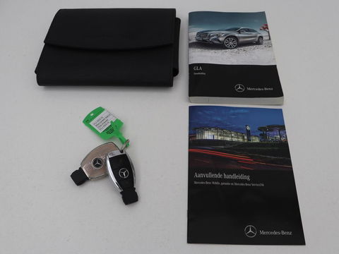 Mercedes-Benz GLA 180 CDI Lease Edition | Camera | Half leder | Trekhaak | Navigatie | Xenon | Cruise control | Bluetooth | Park Assist | Airco | Bluetooth