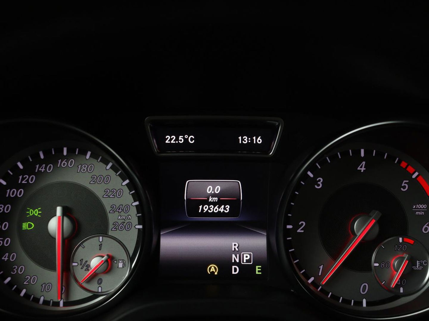 Mercedes-Benz GLA 180 CDI Lease Edition | Camera | Half leder | Trekhaak | Navigatie | Xenon | Cruise control | Bluetooth | Park Assist | Airco | Bluetooth