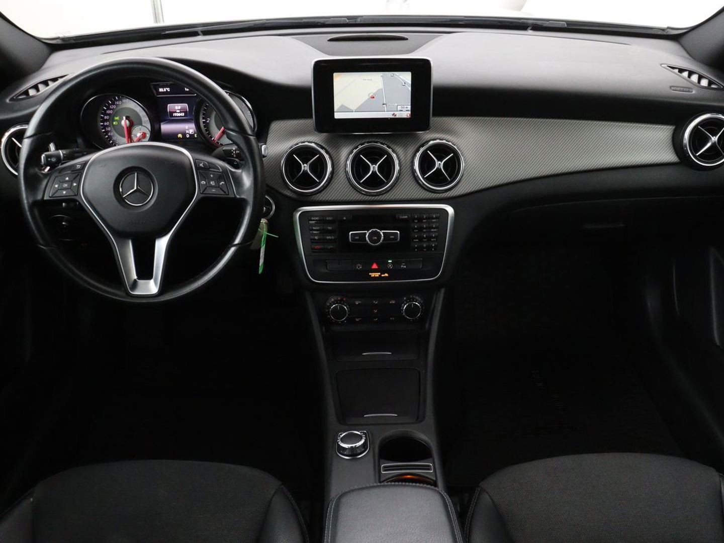 Mercedes-Benz GLA 180 CDI Lease Edition | Camera | Half leder | Trekhaak | Navigatie | Xenon | Cruise control | Bluetooth | Park Assist | Airco | Bluetooth