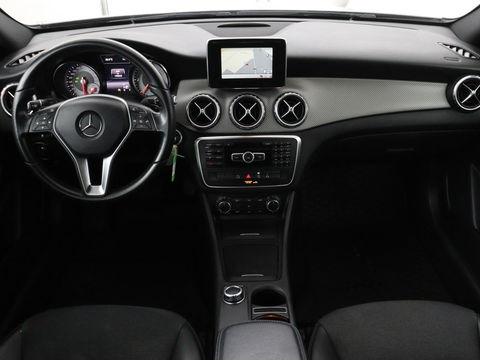 Mercedes-Benz GLA 180 CDI Lease Edition | Camera | Half leder | Trekhaak | Navigatie | Xenon | Cruise control | Bluetooth | Park Assist | Airco | Bluetooth