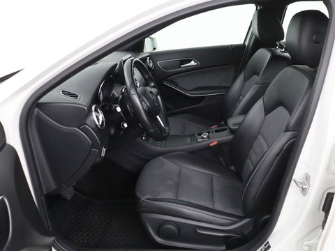 Mercedes-Benz GLA 180 CDI Lease Edition | Camera | Half leder | Trekhaak | Navigatie | Xenon | Cruise control | Bluetooth | Park Assist | Airco | Bluetooth
