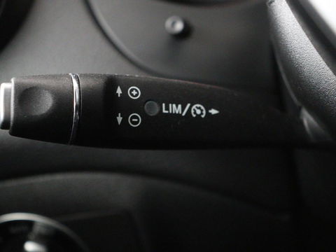 Mercedes-Benz GLA 180 CDI Lease Edition | Camera | Half leder | Trekhaak | Navigatie | Xenon | Cruise control | Bluetooth | Park Assist | Airco | Bluetooth