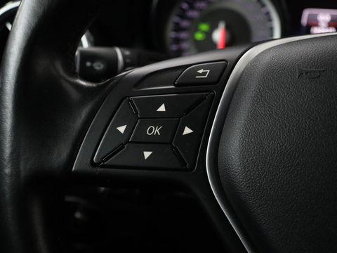 Mercedes-Benz GLA 180 CDI Lease Edition | Camera | Half leder | Trekhaak | Navigatie | Xenon | Cruise control | Bluetooth | Park Assist | Airco | Bluetooth