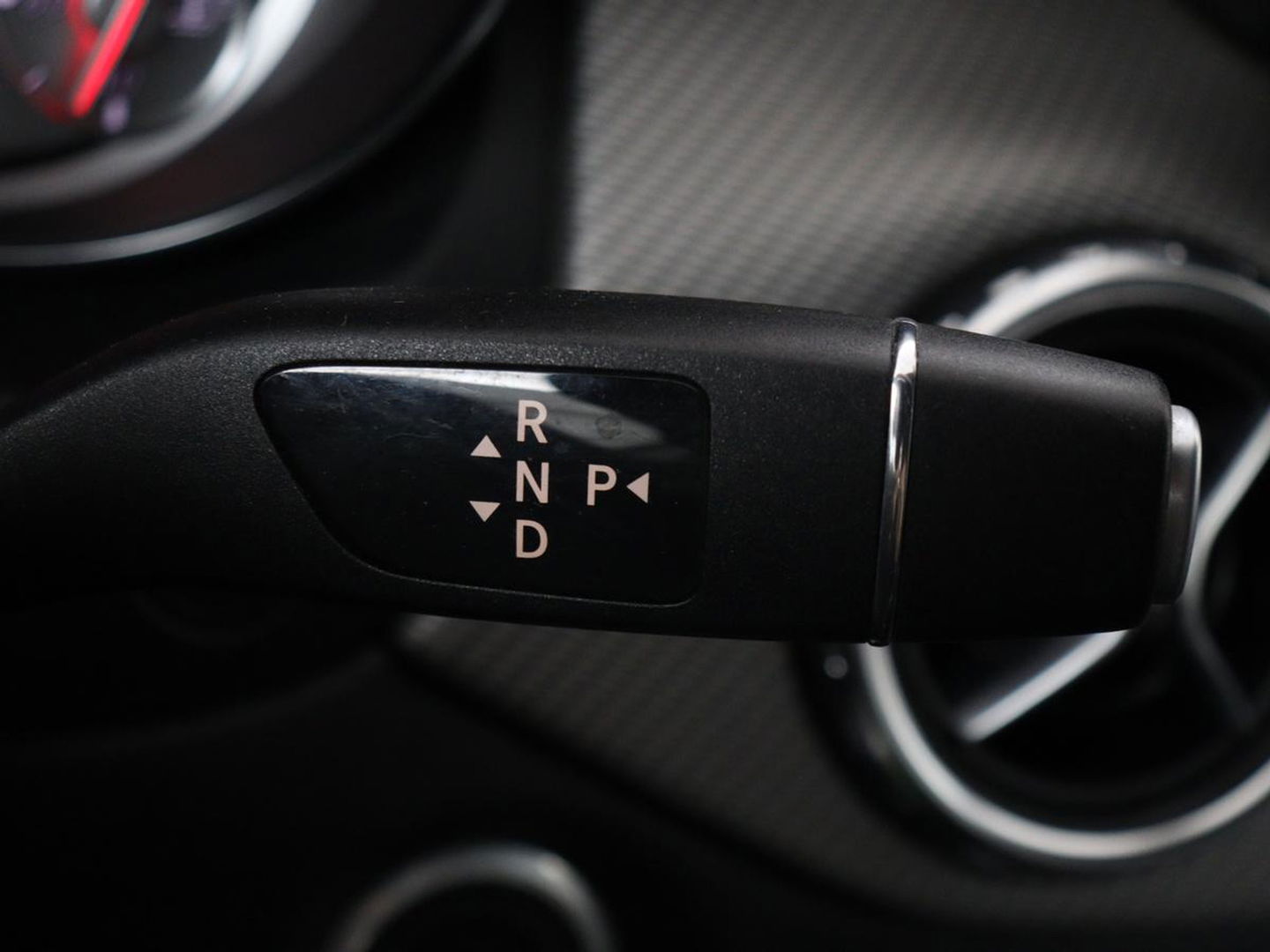 Mercedes-Benz GLA 180 CDI Lease Edition | Camera | Half leder | Trekhaak | Navigatie | Xenon | Cruise control | Bluetooth | Park Assist | Airco | Bluetooth