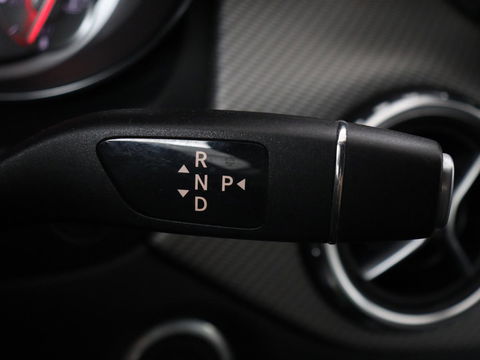 Mercedes-Benz GLA 180 CDI Lease Edition | Camera | Half leder | Trekhaak | Navigatie | Xenon | Cruise control | Bluetooth | Park Assist | Airco | Bluetooth