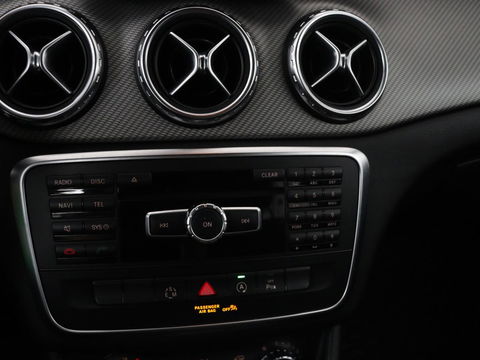 Mercedes-Benz GLA 180 CDI Lease Edition | Camera | Half leder | Trekhaak | Navigatie | Xenon | Cruise control | Bluetooth | Park Assist | Airco | Bluetooth