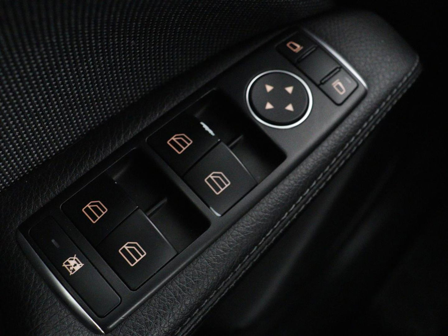 Mercedes-Benz GLA 180 CDI Lease Edition | Camera | Half leder | Trekhaak | Navigatie | Xenon | Cruise control | Bluetooth | Park Assist | Airco | Bluetooth