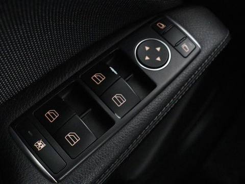 Mercedes-Benz GLA 180 CDI Lease Edition | Camera | Half leder | Trekhaak | Navigatie | Xenon | Cruise control | Bluetooth | Park Assist | Airco | Bluetooth
