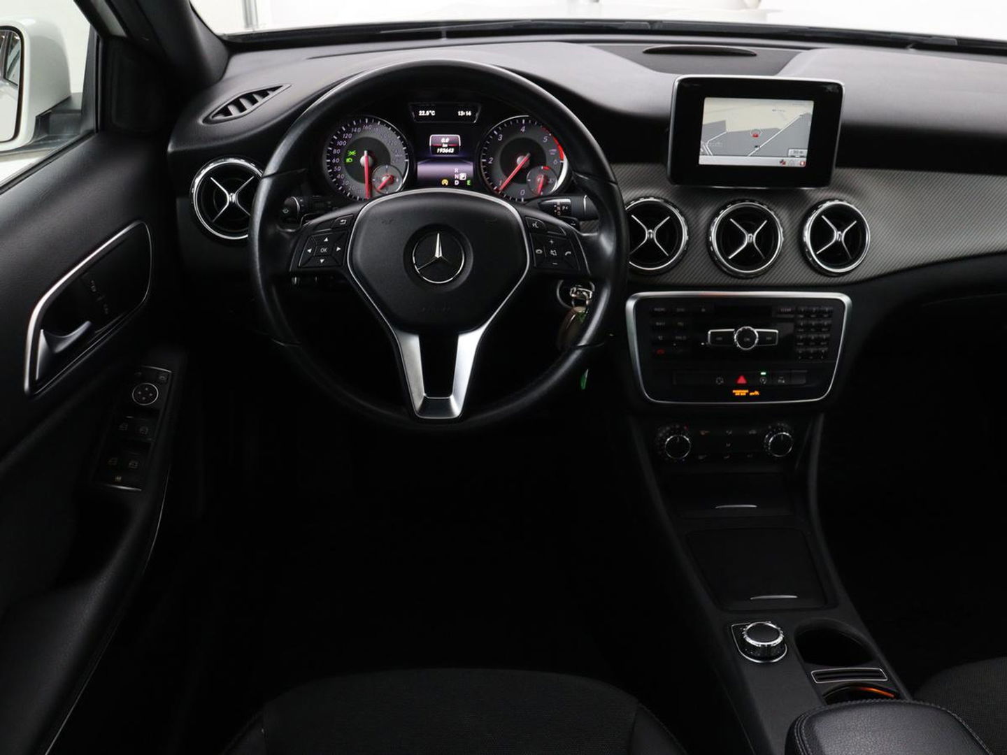 Mercedes-Benz GLA 180 CDI Lease Edition | Camera | Half leder | Trekhaak | Navigatie | Xenon | Cruise control | Bluetooth | Park Assist | Airco | Bluetooth