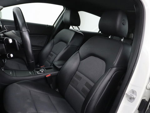 Mercedes-Benz GLA 180 CDI Lease Edition | Camera | Half leder | Trekhaak | Navigatie | Xenon | Cruise control | Bluetooth | Park Assist | Airco | Bluetooth