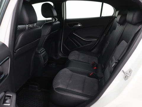 Mercedes-Benz GLA 180 CDI Lease Edition | Camera | Half leder | Trekhaak | Navigatie | Xenon | Cruise control | Bluetooth | Park Assist | Airco | Bluetooth