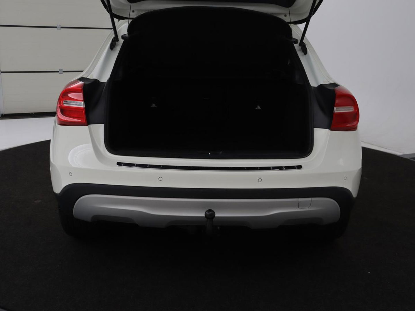 Mercedes-Benz GLA 180 CDI Lease Edition | Camera | Half leder | Trekhaak | Navigatie | Xenon | Cruise control | Bluetooth | Park Assist | Airco | Bluetooth