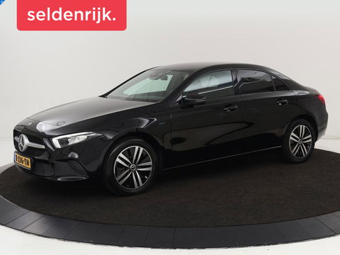 Mercedes-Benz A-Klasse 250e Business Solution Luxury | Leder | Stoelverwarming | Trekhaak | Camera | Navigatie | Full LED | Park Assist | Climate control | Widescreen