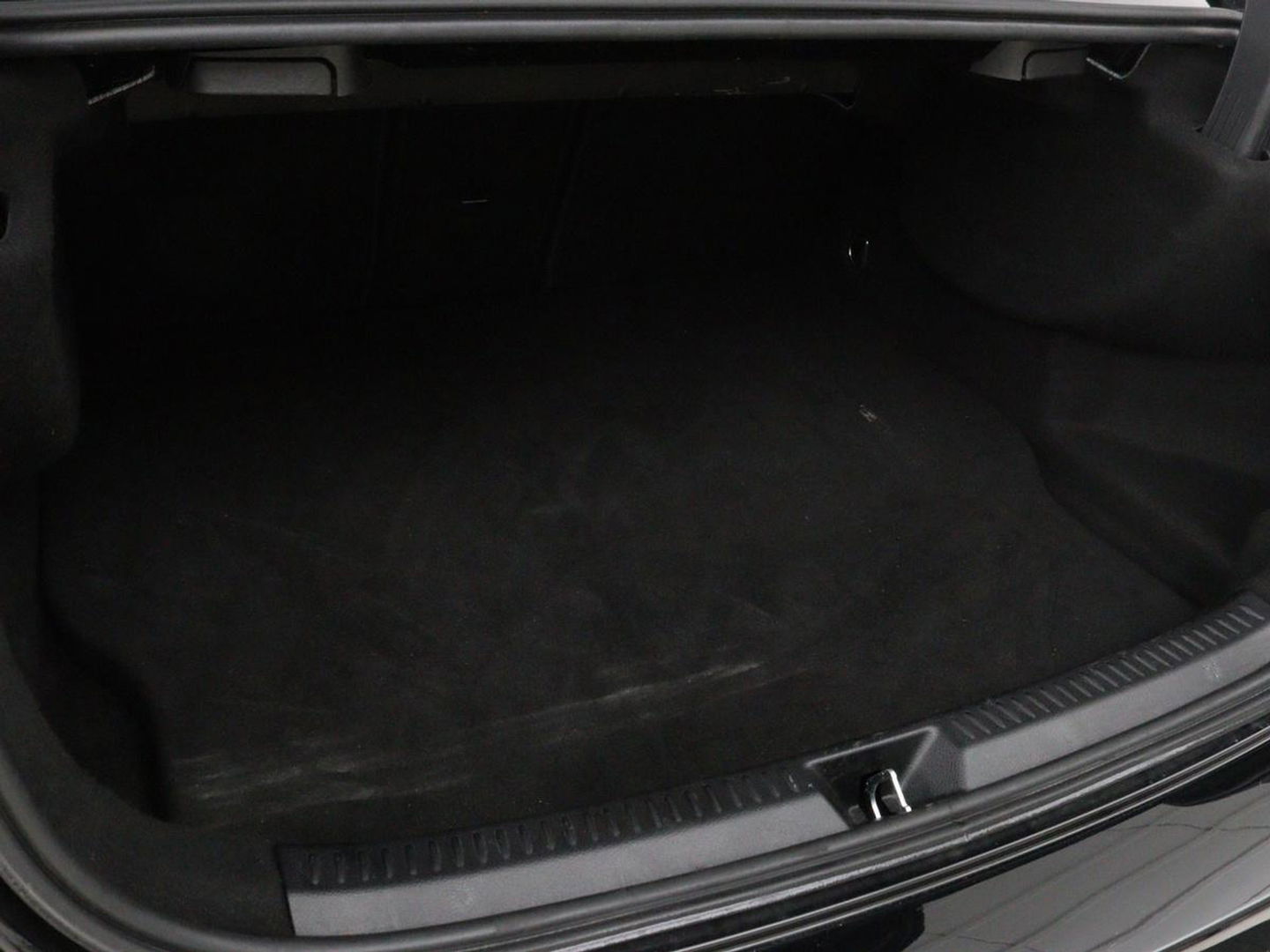 Mercedes-Benz A-Klasse 250e Business Solution Luxury | Leder | Stoelverwarming | Trekhaak | Camera | Navigatie | Full LED | Park Assist | Climate control | Widescreen