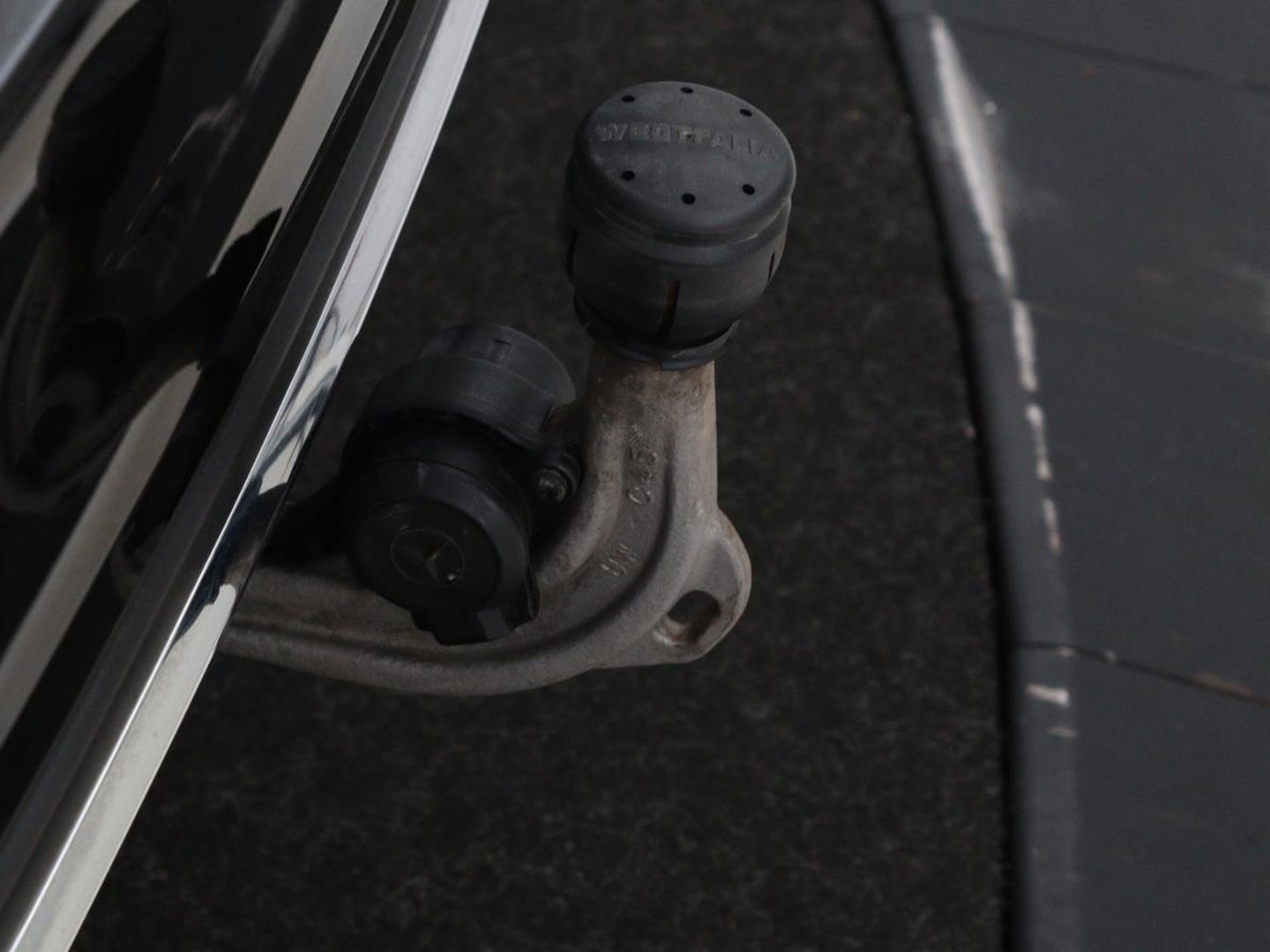 Mercedes-Benz A-Klasse 250e Business Solution Luxury | Leder | Stoelverwarming | Trekhaak | Camera | Navigatie | Full LED | Park Assist | Climate control | Widescreen