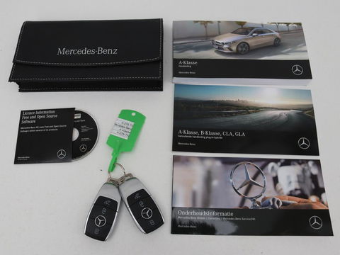 Mercedes-Benz A-Klasse 250e Business Solution Luxury | Leder | Stoelverwarming | Trekhaak | Camera | Navigatie | Full LED | Park Assist | Climate control | Widescreen