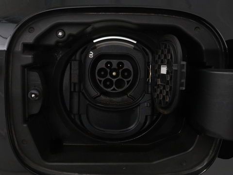 Mercedes-Benz A-Klasse 250e Business Solution Luxury | Leder | Stoelverwarming | Trekhaak | Camera | Navigatie | Full LED | Park Assist | Climate control | Widescreen