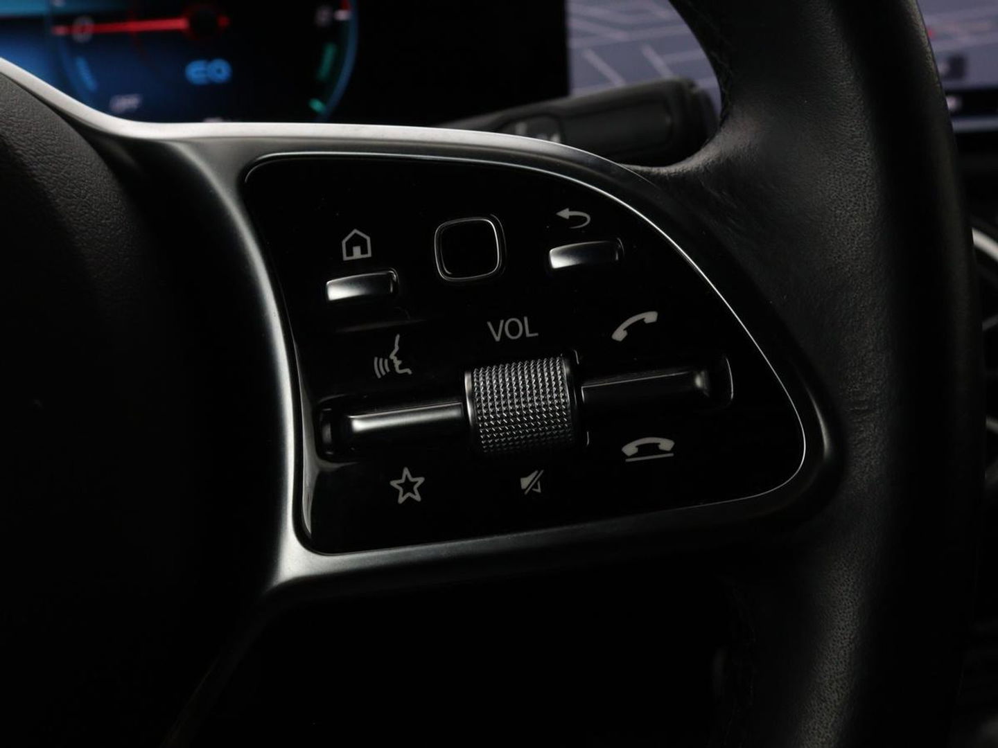 Mercedes-Benz A-Klasse 250e Business Solution Luxury | Leder | Stoelverwarming | Trekhaak | Camera | Navigatie | Full LED | Park Assist | Climate control | Widescreen