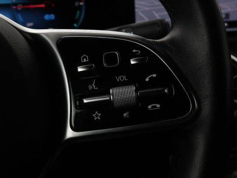 Mercedes-Benz A-Klasse 250e Business Solution Luxury | Leder | Stoelverwarming | Trekhaak | Camera | Navigatie | Full LED | Park Assist | Climate control | Widescreen