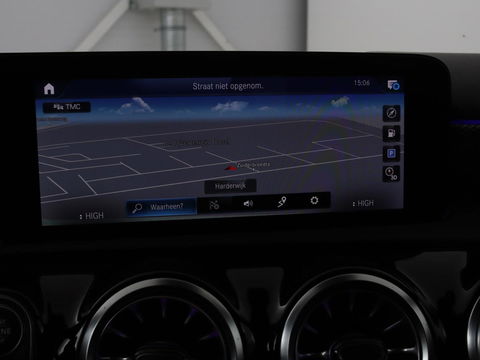 Mercedes-Benz A-Klasse 250e Business Solution Luxury | Leder | Stoelverwarming | Trekhaak | Camera | Navigatie | Full LED | Park Assist | Climate control | Widescreen