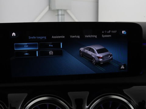 Mercedes-Benz A-Klasse 250e Business Solution Luxury | Leder | Stoelverwarming | Trekhaak | Camera | Navigatie | Full LED | Park Assist | Climate control | Widescreen