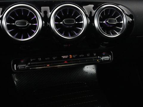 Mercedes-Benz A-Klasse 250e Business Solution Luxury | Leder | Stoelverwarming | Trekhaak | Camera | Navigatie | Full LED | Park Assist | Climate control | Widescreen