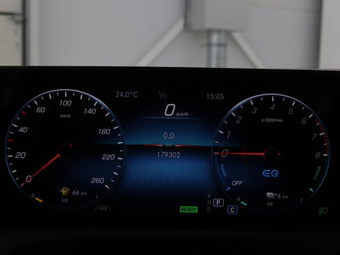 Mercedes-Benz A-Klasse 250e Business Solution Luxury | Leder | Stoelverwarming | Trekhaak | Camera | Navigatie | Full LED | Park Assist | Climate control | Widescreen