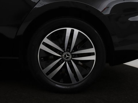 Mercedes-Benz A-Klasse 250e Business Solution Luxury | Leder | Stoelverwarming | Trekhaak | Camera | Navigatie | Full LED | Park Assist | Climate control | Widescreen