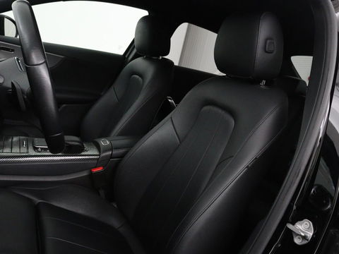 Mercedes-Benz A-Klasse 250e Business Solution Luxury | Leder | Stoelverwarming | Trekhaak | Camera | Navigatie | Full LED | Park Assist | Climate control | Widescreen