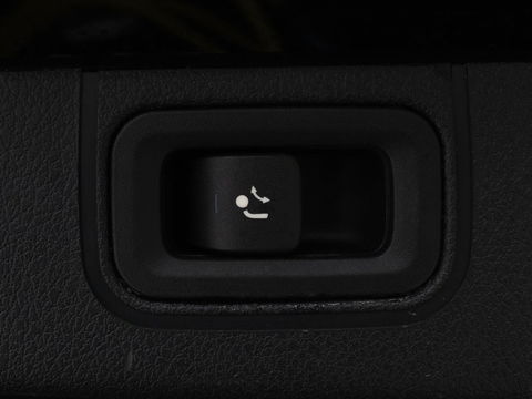 Mercedes-Benz A-Klasse 250e Business Solution Luxury | Leder | Stoelverwarming | Trekhaak | Camera | Navigatie | Full LED | Park Assist | Climate control | Widescreen