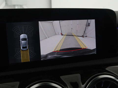 Mercedes-Benz A-Klasse 250e Business Solution Luxury | Leder | Stoelverwarming | Trekhaak | Camera | Navigatie | Full LED | Park Assist | Climate control | Widescreen