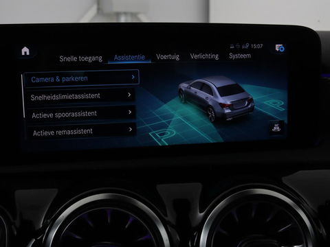 Mercedes-Benz A-Klasse 250e Business Solution Luxury | Leder | Stoelverwarming | Trekhaak | Camera | Navigatie | Full LED | Park Assist | Climate control | Widescreen