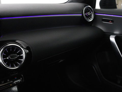 Mercedes-Benz A-Klasse 250e Business Solution Luxury | Leder | Stoelverwarming | Trekhaak | Camera | Navigatie | Full LED | Park Assist | Climate control | Widescreen