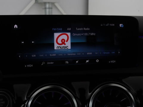 Mercedes-Benz A-Klasse 250e Business Solution Luxury | Leder | Stoelverwarming | Trekhaak | Camera | Navigatie | Full LED | Park Assist | Climate control | Widescreen
