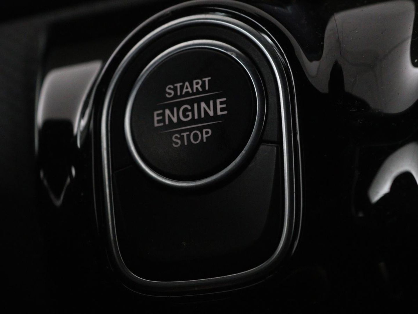 Mercedes-Benz A-Klasse 250e Business Solution Luxury | Leder | Stoelverwarming | Trekhaak | Camera | Navigatie | Full LED | Park Assist | Climate control | Widescreen