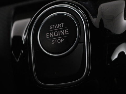 Mercedes-Benz A-Klasse 250e Business Solution Luxury | Leder | Stoelverwarming | Trekhaak | Camera | Navigatie | Full LED | Park Assist | Climate control | Widescreen