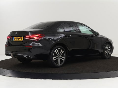 Mercedes-Benz A-Klasse 250e Business Solution Luxury | Leder | Stoelverwarming | Trekhaak | Camera | Navigatie | Full LED | Park Assist | Climate control | Widescreen