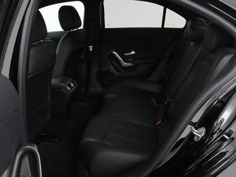 Mercedes-Benz A-Klasse 250e Business Solution Luxury | Leder | Stoelverwarming | Trekhaak | Camera | Navigatie | Full LED | Park Assist | Climate control | Widescreen