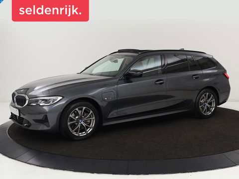 BMW 3-serie 320e Sport Line | Panoramadak | 360 Camera | Adaptive cruise | Laser Light | Stoelverwarming | Carplay | Sfeerverlichting | Live Cockpit | Sportstoelen | Half leder | Navigatie | Keyless
