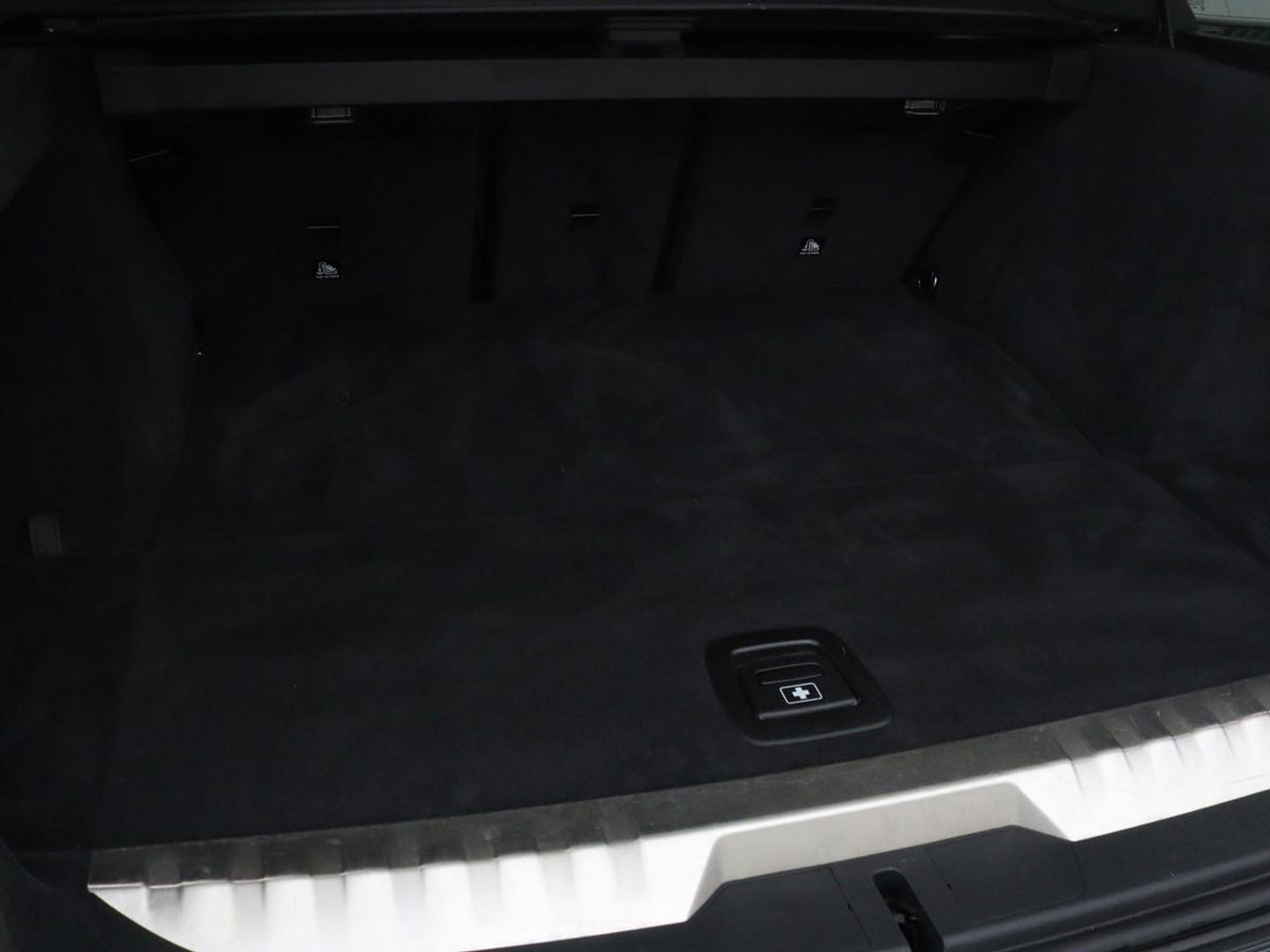 BMW 3-serie 320e Sport Line | Panoramadak | 360 Camera | Adaptive cruise | Laser Light | Stoelverwarming | Carplay | Sfeerverlichting | Live Cockpit | Sportstoelen | Half leder | Navigatie | Keyless