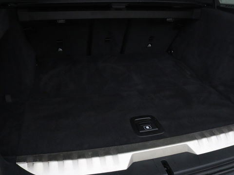 BMW 3-serie 320e Sport Line | Panoramadak | 360 Camera | Adaptive cruise | Laser Light | Stoelverwarming | Carplay | Sfeerverlichting | Live Cockpit | Sportstoelen | Half leder | Navigatie | Keyless