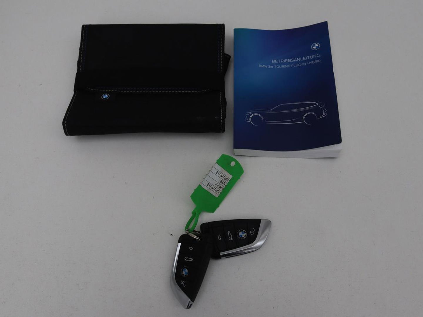BMW 3-serie 320e Sport Line | Panoramadak | 360 Camera | Adaptive cruise | Laser Light | Stoelverwarming | Carplay | Sfeerverlichting | Live Cockpit | Sportstoelen | Half leder | Navigatie | Keyless