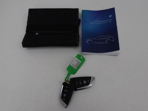 BMW 3-serie 320e Sport Line | Panoramadak | 360 Camera | Adaptive cruise | Laser Light | Stoelverwarming | Carplay | Sfeerverlichting | Live Cockpit | Sportstoelen | Half leder | Navigatie | Keyless