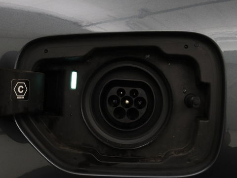 BMW 3-serie 320e Sport Line | Panoramadak | 360 Camera | Adaptive cruise | Laser Light | Stoelverwarming | Carplay | Sfeerverlichting | Live Cockpit | Sportstoelen | Half leder | Navigatie | Keyless
