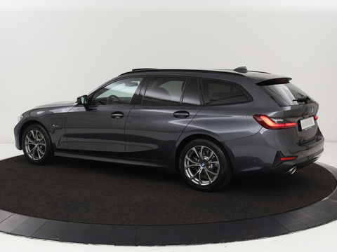 BMW 3-serie 320e Sport Line | Panoramadak | 360 Camera | Adaptive cruise | Laser Light | Stoelverwarming | Carplay | Sfeerverlichting | Live Cockpit | Sportstoelen | Half leder | Navigatie | Keyless