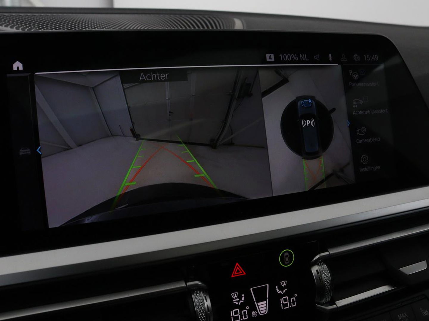 BMW 3-serie 320e Sport Line | Panoramadak | 360 Camera | Adaptive cruise | Laser Light | Stoelverwarming | Carplay | Sfeerverlichting | Live Cockpit | Sportstoelen | Half leder | Navigatie | Keyless