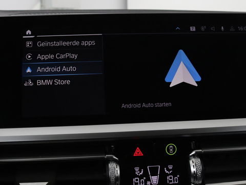 BMW 3-serie 320e Sport Line | Panoramadak | 360 Camera | Adaptive cruise | Laser Light | Stoelverwarming | Carplay | Sfeerverlichting | Live Cockpit | Sportstoelen | Half leder | Navigatie | Keyless