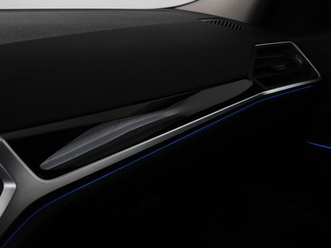 BMW 3-serie 320e Sport Line | Panoramadak | 360 Camera | Adaptive cruise | Laser Light | Stoelverwarming | Carplay | Sfeerverlichting | Live Cockpit | Sportstoelen | Half leder | Navigatie | Keyless