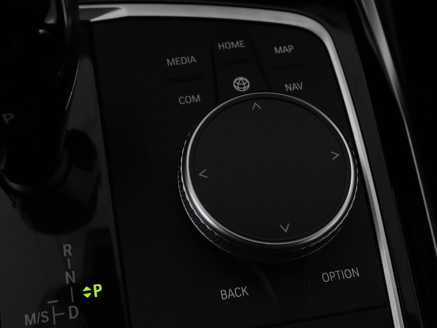 BMW 3-serie 320e Sport Line | Panoramadak | 360 Camera | Adaptive cruise | Laser Light | Stoelverwarming | Carplay | Sfeerverlichting | Live Cockpit | Sportstoelen | Half leder | Navigatie | Keyless