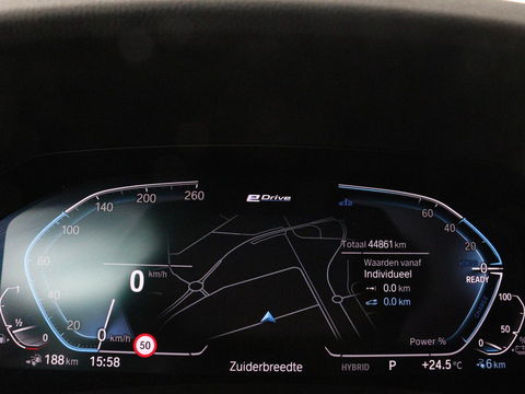 BMW 3-serie 320e Sport Line | Panoramadak | 360 Camera | Adaptive cruise | Laser Light | Stoelverwarming | Carplay | Sfeerverlichting | Live Cockpit | Sportstoelen | Half leder | Navigatie | Keyless